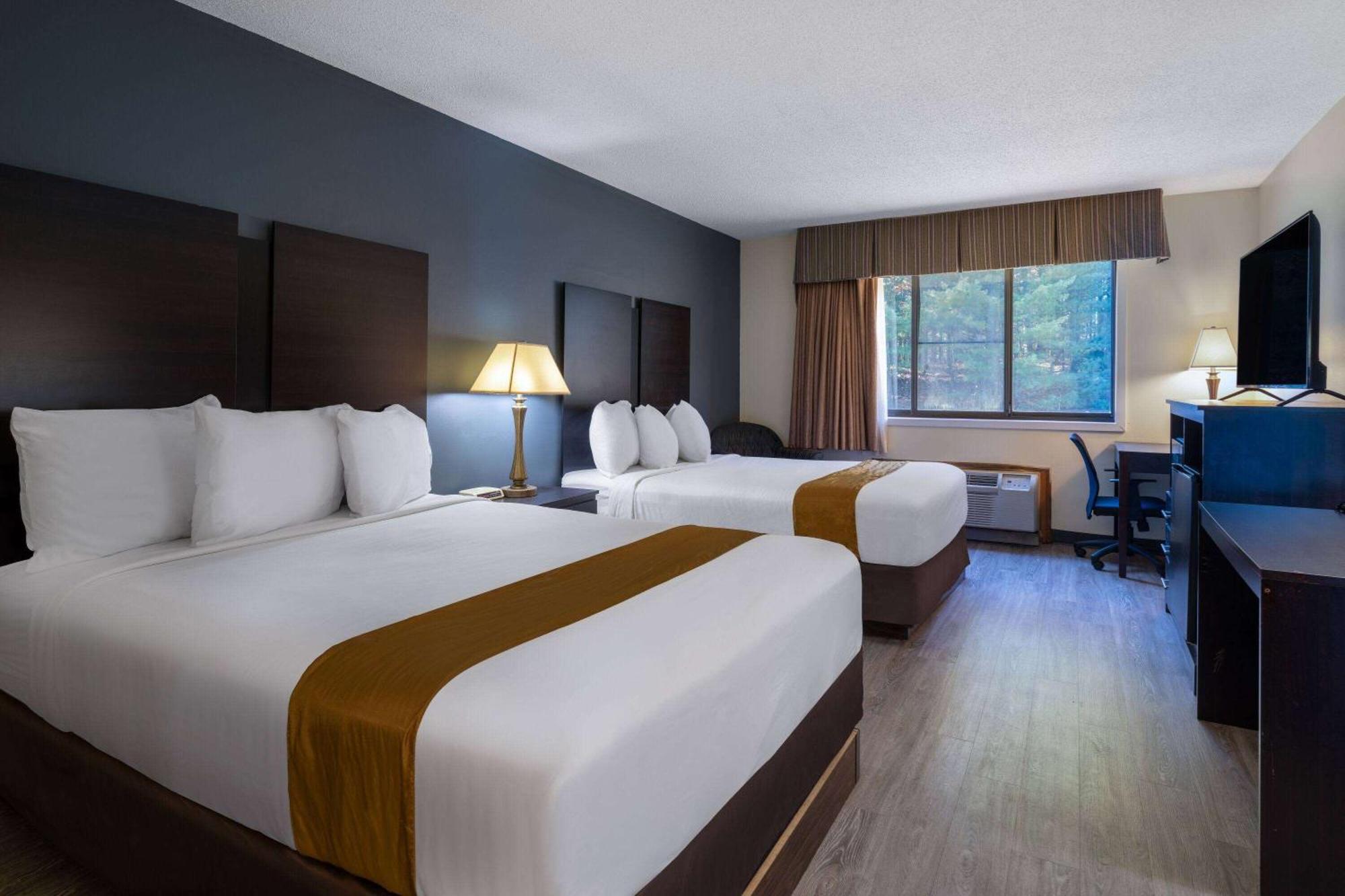 Travelodge By Wyndham Merrill Bagian luar foto