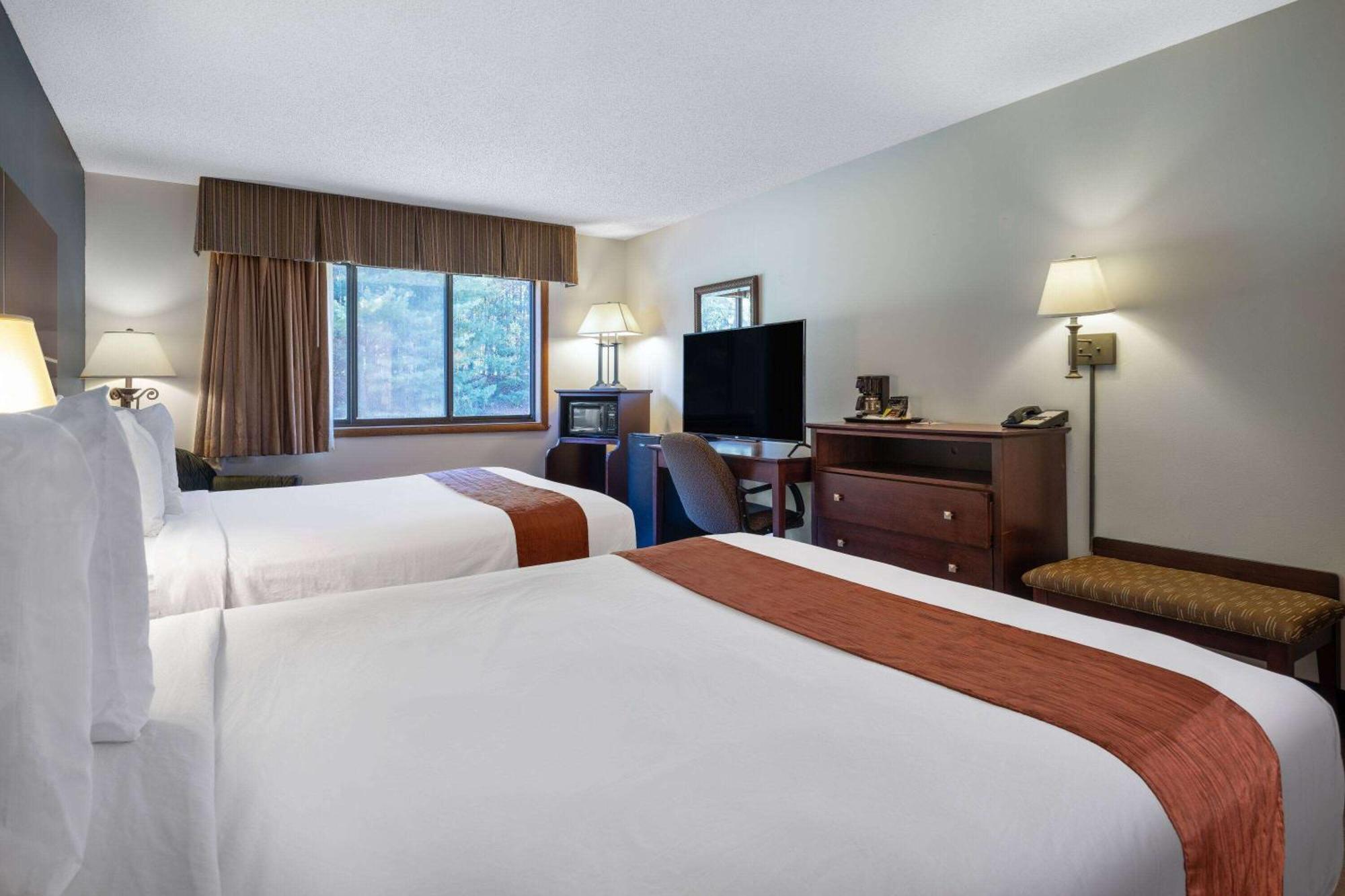Travelodge By Wyndham Merrill Bagian luar foto