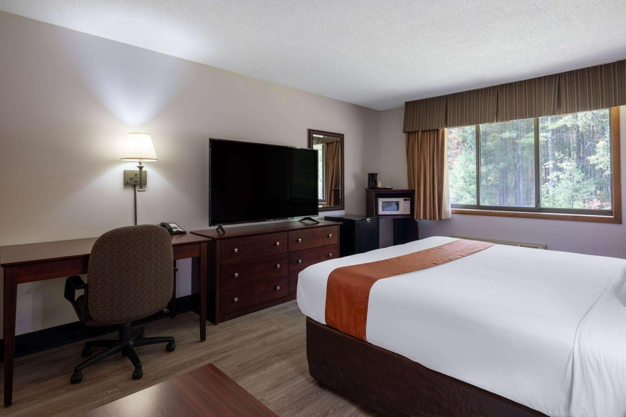 Travelodge By Wyndham Merrill Bagian luar foto