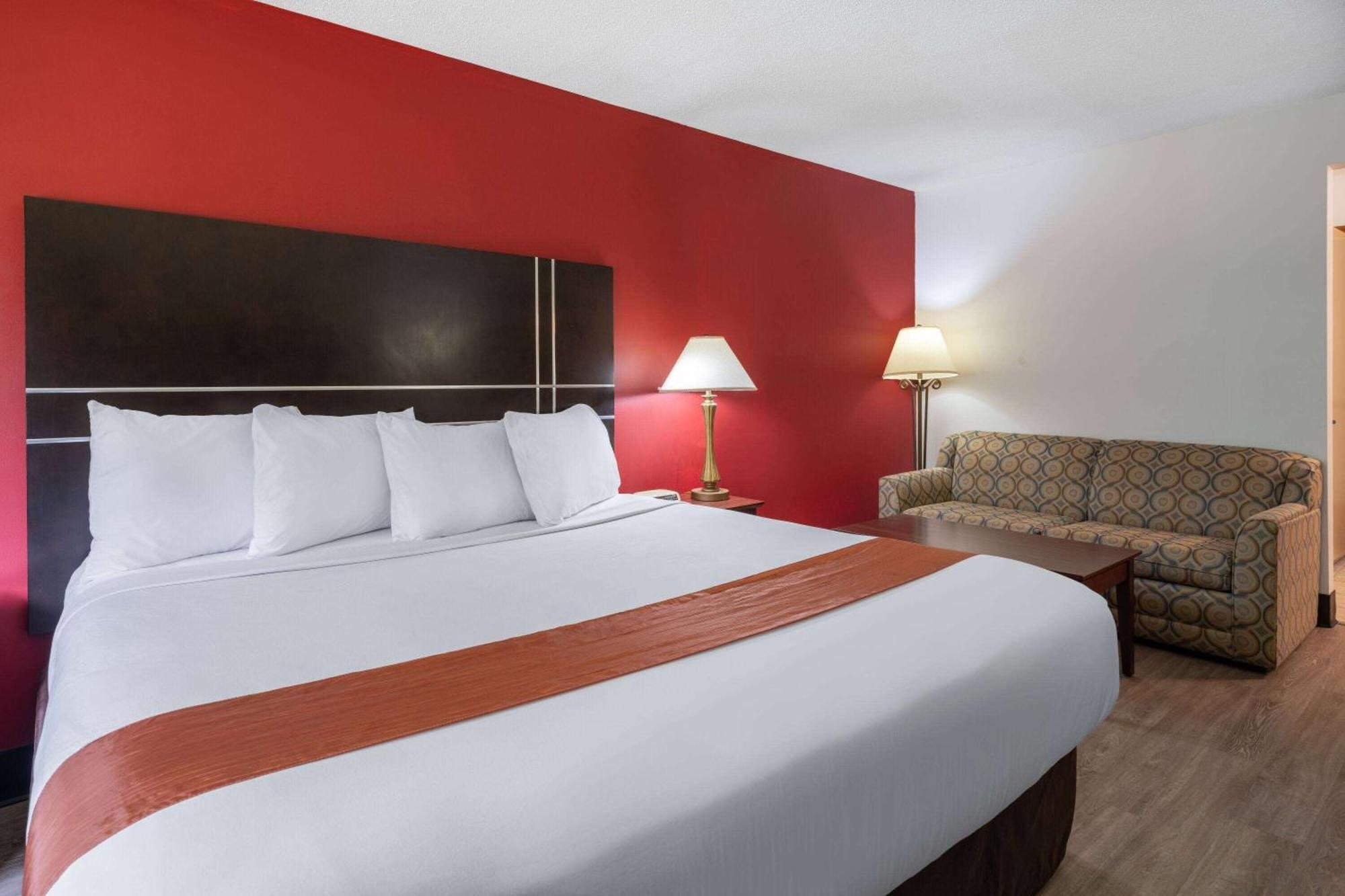 Travelodge By Wyndham Merrill Bagian luar foto