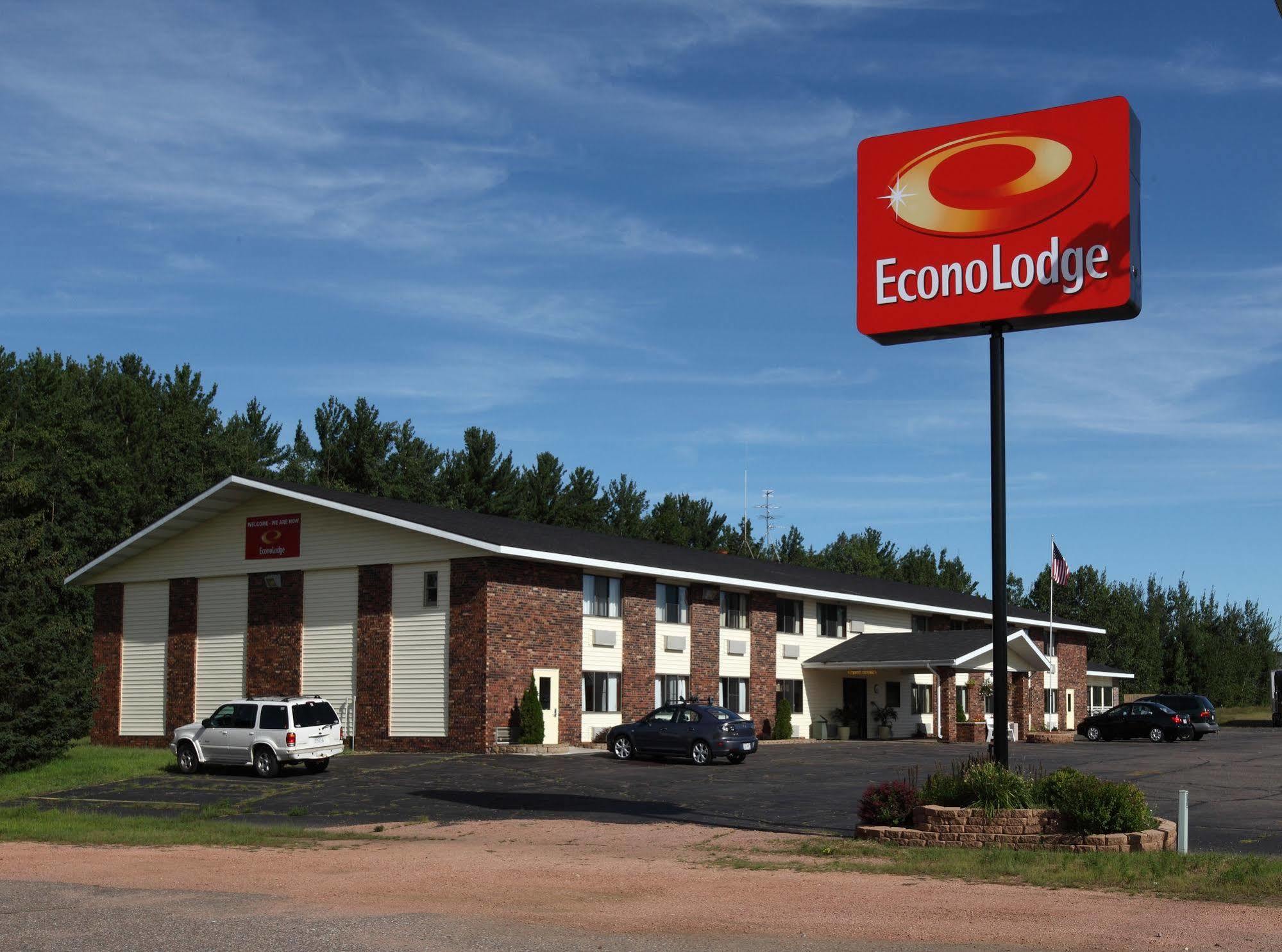 Travelodge By Wyndham Merrill Bagian luar foto