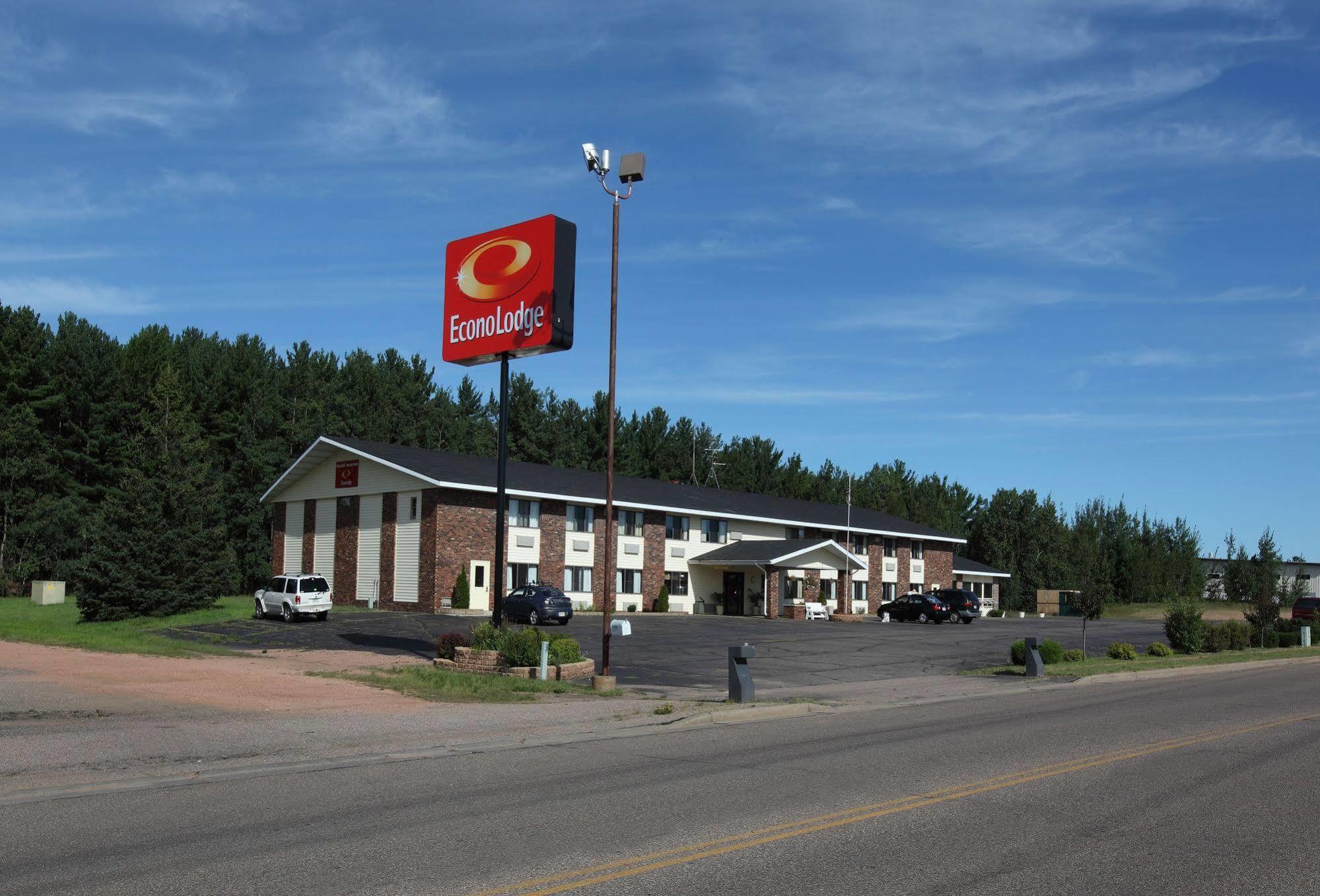 Travelodge By Wyndham Merrill Bagian luar foto
