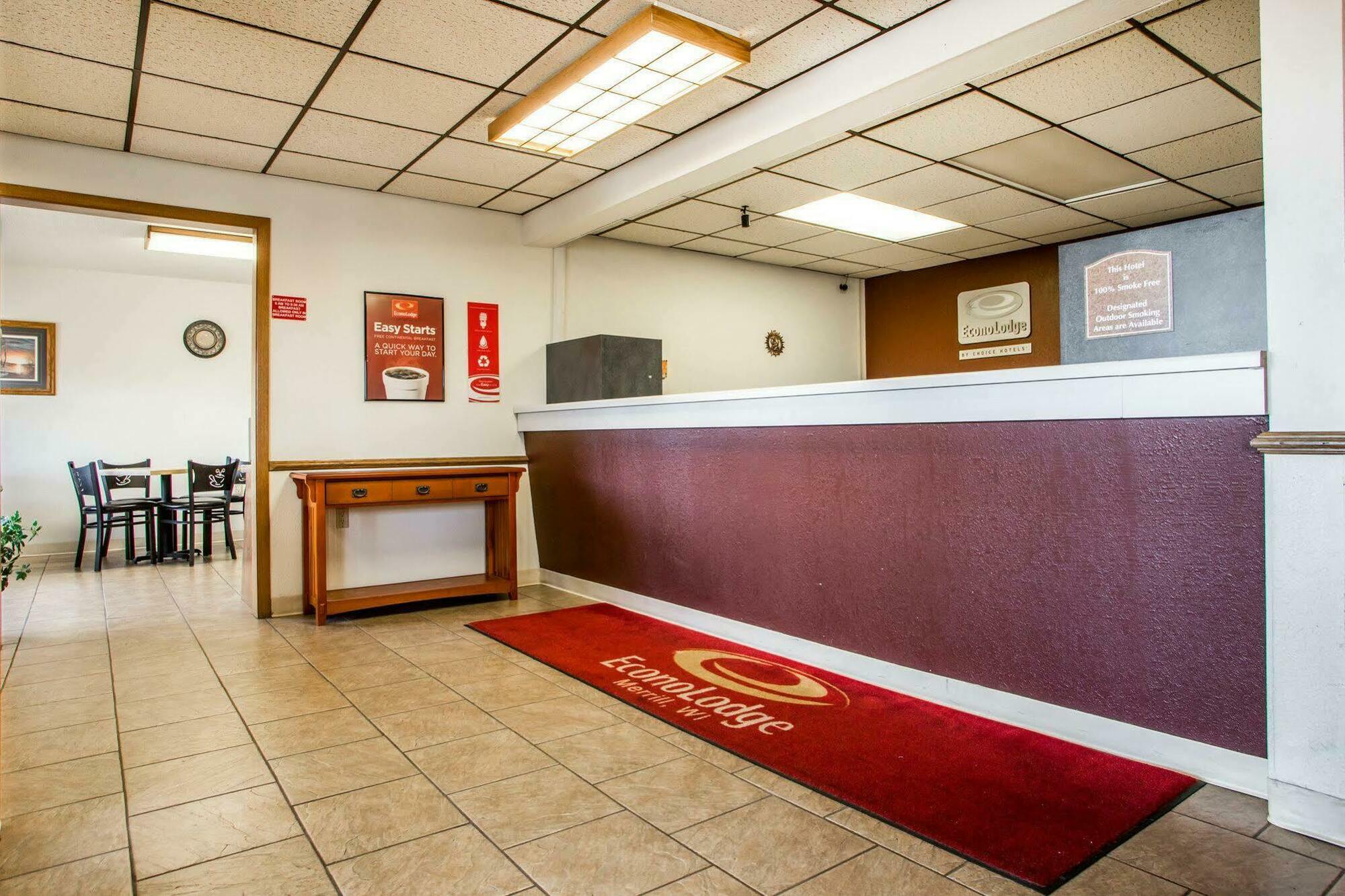 Travelodge By Wyndham Merrill Bagian luar foto
